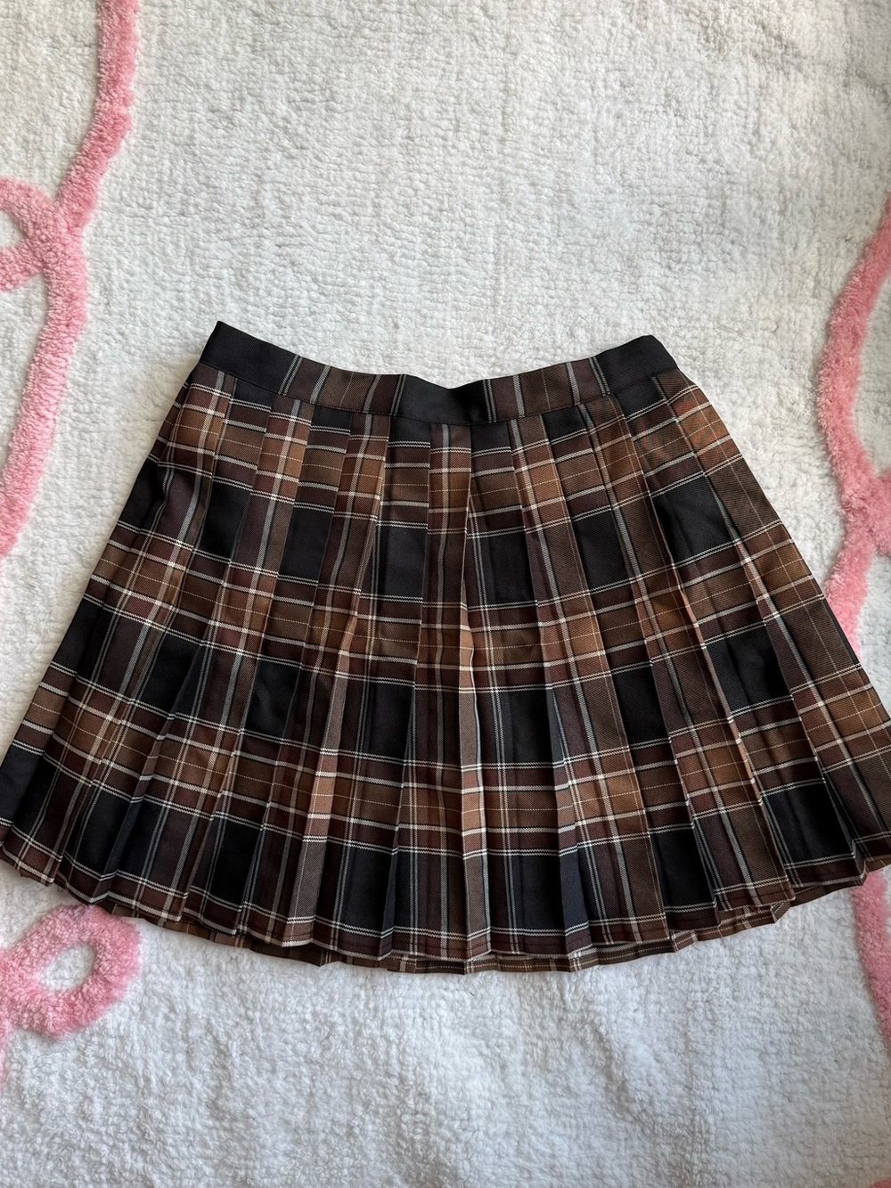 Plaid pleated mini skirt from Urban Coco🤎  🖤 🤍